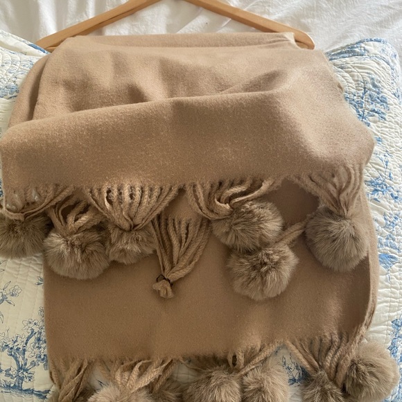 Boutique Vintage Pom Pom Scarf & Wrap Shawl - Picture 7 of 7